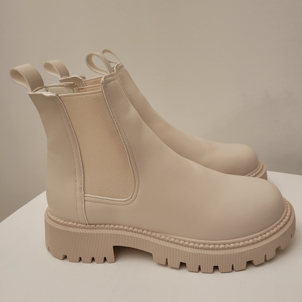 Women's Chelsea Boots (Cream)